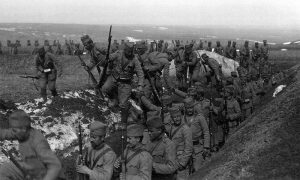 Војници 20. пука I позива демонстрирају ротацију у рову