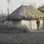 Члан задруге Марка Митровића испред амбара, Грачаница, 5. мај 1913. (фото www.albert-kahn.hauts-de-seine.fr)