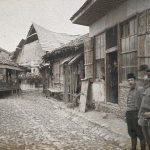 Српски становници и војници на улици, Приштина, 4. мај 1913. (фото www.albert-kahn.hauts-de-seine.fr)