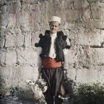 Мулсиман држи живину, Драч, 16. октобар 1913. (фото www.albert-kahn.hauts-de-seine.fr)
