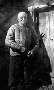 Никола Нешић, код појате Трап где је чувао овце, Бели Поток, 1974.