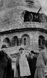 Топ Де Банж на Спомен-костурници на Зебрњаку (фотографија: Време, 3. 10. 1937)