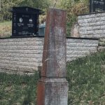 Споменик Милану Жунићу на гробљу у Прогону, Гостиница (фото Бојан Радојичић)