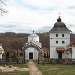 Бела црква у Карану из 14. века (фото Бојан Радојичић)