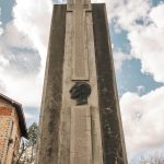 Лик краља Александра на спомен-чесми на Поповој Води крај Ужица (фото Бојан Радојичић)