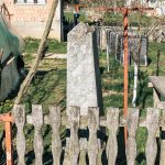 Крајпуташ у улици Душана Радовића у Трнави (фото Бојан Радојичић)