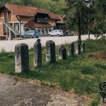 Крајпуташи у центру Биоске (фото Бојан Радојичић)