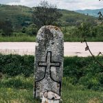 Крајпуташ Станку Ћосићу у Мијатовићима у Биосци (фото Бојан Радојичић)