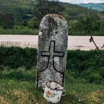 Крајпуташ Станку Ћосићу у Мијатовићима у Биосци (фото Бојан Радојичић)