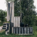 Споменик у центру села Кремна (фото Бојан Радојичић)