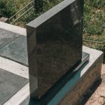 Споменик Тихомиру Божићу на гробљу у Потпећу, Крвавци (фото Бојан Радојичић)