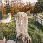 Споменик Лазу и Гаврилу Старчевићима на гробљу у Равањском пољу, Равни (фото Бојан Радојичић)