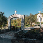 Спомен костурница у Вардишту (фото Бојан Радојичић)