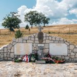 Плоче на спомен чесма на Белој Глави, Јабланица (фото Бојан Радојичић)