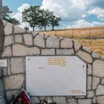 Плоче на спомен чесма на Белој Глави, Јабланица (фото Бојан Радојичић)