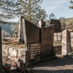 Споменик Андрији и Миловану Марјановићима на гробљу у Доњем Селу у Доброселици (фото Бојан Радојичић)
