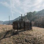 Крајпуташи Радоју и Милосаву Бакићима у Јабланици (фото Бојан Радојичић)