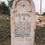Крајпуташ Милинку Грујичићу у центру Алин Потока (фото Бојан Радојичић)