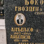 Споменик Анђељку и Зарији Ђоковићима на гробљу у чајетинској Трнави (фото Бојан Радојичић)