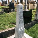 Споменик Урошу, Владимиру и Станисаву Коларевићима на гробљу у Бакионици (фото Бојан Радојичић)
