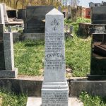 Споменик Урошу, Владимиру и Станисаву Коларевићима на гробљу у Бакионици (фото Бојан Радојичић)