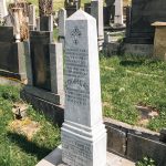 Споменик Урошу, Владимиру и Станисаву Коларевићима на гробљу у Бакионици (фото Бојан Радојичић)