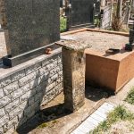 Споменик Војимиру и Војиславу Котарцима на гробљу у Бакионици (фото Бојан Радојичић)