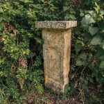 Крајпуташи код гробља на Мандиној стени у Честобродици (фото Бојан Радојичић)