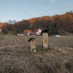 Крајпуташи испод Радучког брда у Честобродици (фото Бојан Радојичић)