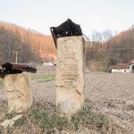 Крајпуташи испод Радучког брда у Честобродици (фото Бојан Радојичић)