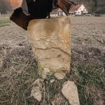 Крајпуташи испод Радучког брда у Честобродици (фото Бојан Радојичић)