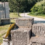 Спомен плоче код Цркве Свете Тројице у Душковцима (фото Бојан Радојичић)