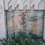 Спомен плоче код Цркве Свете Тројице у Душковцима (фото Бојан Радојичић)