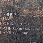 Споменик Велимиру и Миливоју Тешићима на Прелића гробљу у Глумчу (фото Бојан Радојичић)