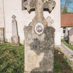 Споменик Милоју Р. Цицовићу у порти Цркве Светих Апостола Петра и Павла у Горњој Добрињи (фото Бојан Радојичић)