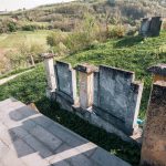 Споменик Миловану Новаковићу на гробљу изнад цркве у Горњој Добрињи (фото Бојан Радојичић)