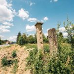 Крајпуташи Микаилу Перуничићу и Мићу Мићовићу у Горобиљу (фото Бојан Радојичић)