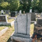 Споменик Михаилу и Воисаву Рачанима на Мићанском гробљу у Дражиновићима, Јежевица (фото Бојан Радојичић)