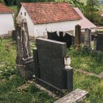 Споменик Војиславу Вуковићу на Миљаковачком гробљу у Отњу (фото Бојан Радојичић)