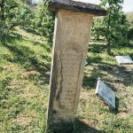 Крајпуташ Пауну и Радосаву Маркићевићима у Пилатовићима (фото Бојан Радојичић)