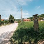 Крајпуташ Вучку и Радивоју Савићима у Пилатовићима (фото Бојан Радојичић)
