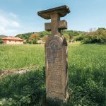 Крајпуташ Вучку и Радивоју Савићима у Пилатовићима (фото Бојан Радојичић)