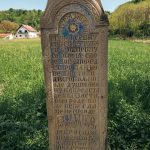 Крајпуташ Вучку и Радивоју Савићима у Пилатовићима (фото Бојан Радојичић)