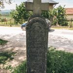 Крајпуташ Вучку и Радивоју Савићима у Пилатовићима (фото Бојан Радојичић)