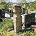 Споменик Миленку, Милији и Благоју Мајсторовићима на гробљу у Прилипцу (фото Бојан Радојичић)