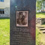 Споменик Обраду Петровићу крај Богородичне цркве у Прилипцу (фото Бојан Радојичић)