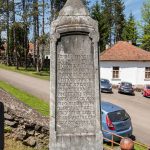 Споменик Илији и Милану Маркићевићима крај Богородичне цркве у Прилипцу (фото Бојан Радојичић)