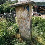 Споменик Млађену, Миленку и Велимиру Симовићима на гробљу у Средњој Добрињи (фото Бојан Радојичић)