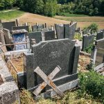 Споменик Љубу Крсмановићу на гробљу у Средњој Добрињи (фото Бојан Радојичић)