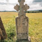 Крајпуташ Миљку и Раденку Милинковићима у Тометином Пољу (фото Бојан Радојичић)